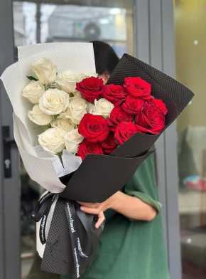 Bó Hoa Tone đỏ và trắng