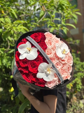 Bó Hoa Mix Hoa Hồng Và Lan Trắng Tinh Khôi