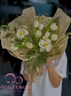 Bó Hoa Tulip Trắng Siêu Tinh Tế