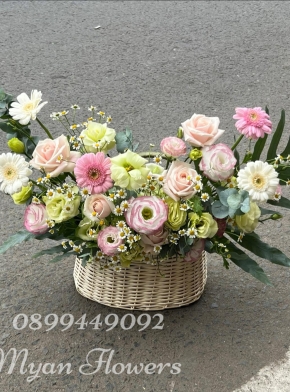 Giỏ Hoa Mix Tone Hồng Trắng Dễ Thương