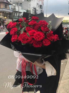 Bó Hoa Hồng Đỏ Khổng Lồ