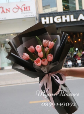 Bó Hoa Tulip Tone Pastel Sang Trọng Và Thanh Lịch