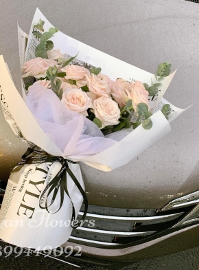 Bó Hoa Tone Hồng Sang Trọng Và Hiện Đại