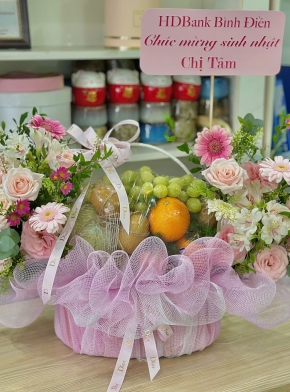 Giỏ Hoa Trái Cây Tone Hồng Pastel Nhẹ Nhàng
