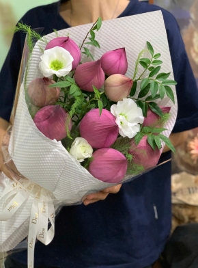 Bó Hoa Sen Hồng Điểm Cát Tường Trắng Tinh Khiết Và Nhẹ Nhàng