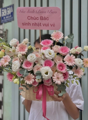 Giỏ Hoa Tone Hồng Trắng Pastel Dịu Dàng