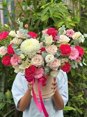 Giỏ Hoa Tone Đỏ Hồng Sang 