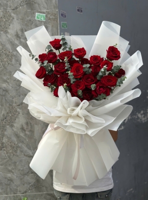 Bó Hoa Hồng Đỏ Tinh Tế Và Sang Trọng