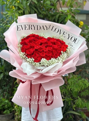 Bó Hoa Đỏ kiểu trái tim giấy gói hồng