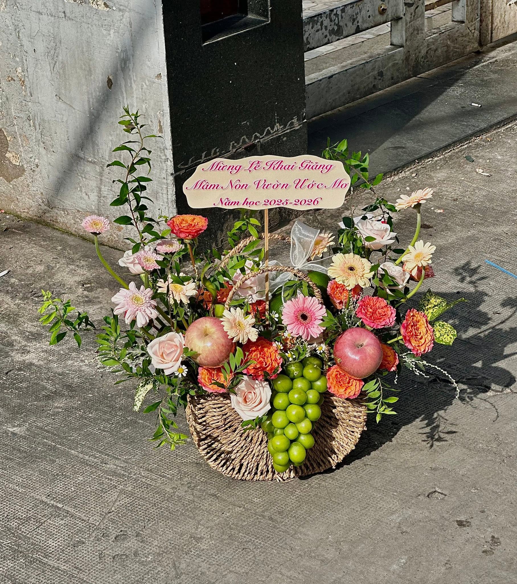 giỏ hoa khai trương tại Bình Tân